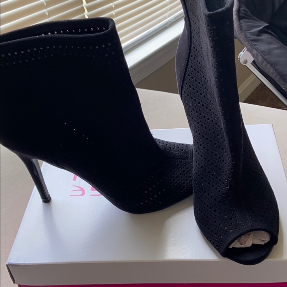 Black Chinese Laundry Peep toe Booties